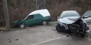 Medzi Nánou a Štúrovom sa zrazili dve osobné vozidlá