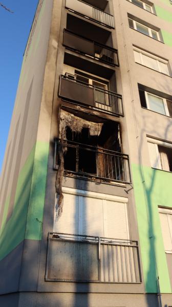 V panelovom dome na Vajanského ulici v Nových Zámkoch horel byt.